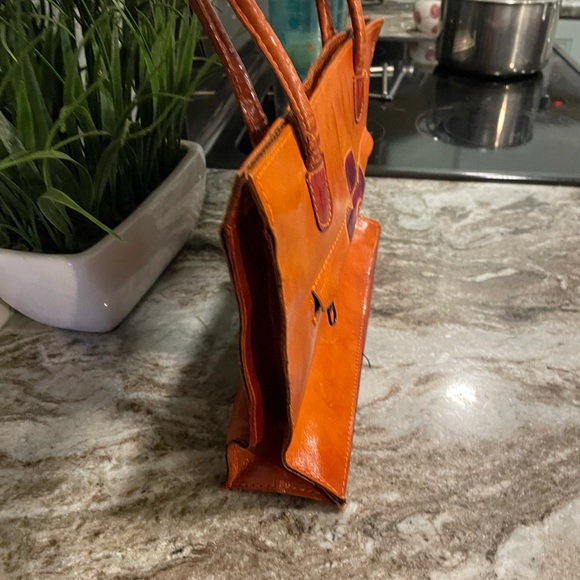 New listing ***Stylish burnt orange handbag nwot - Picture 4 of 8